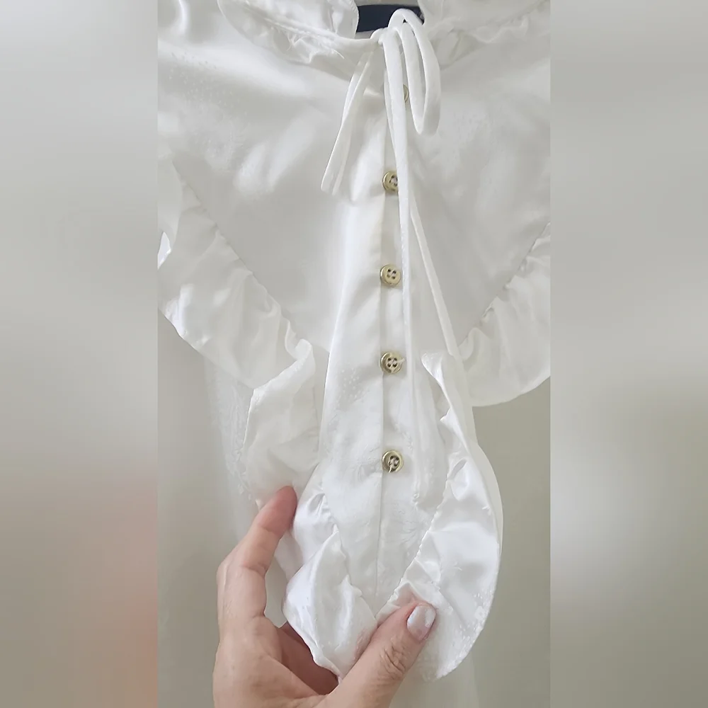 New‎ Zara Women's White Ruffled Tie-Neck Blouse, Size Extra Small.